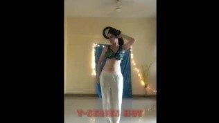 A girl Showing Her big boobes || Hot big boobes|| Belly Dance